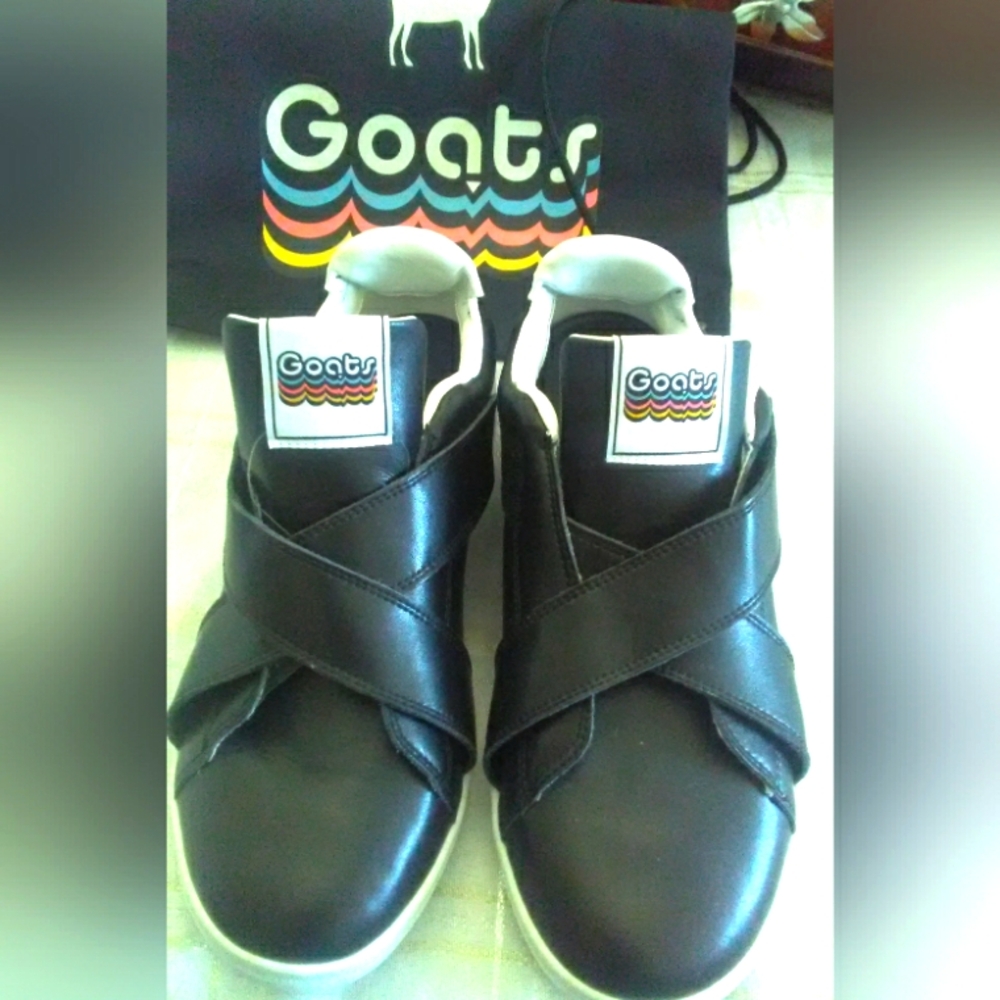 BNWT MN GOAT SNEAKERS, COMES W/ ITS BAG (READ DESCRIPTION) 10.5 VELCRO LEATHER